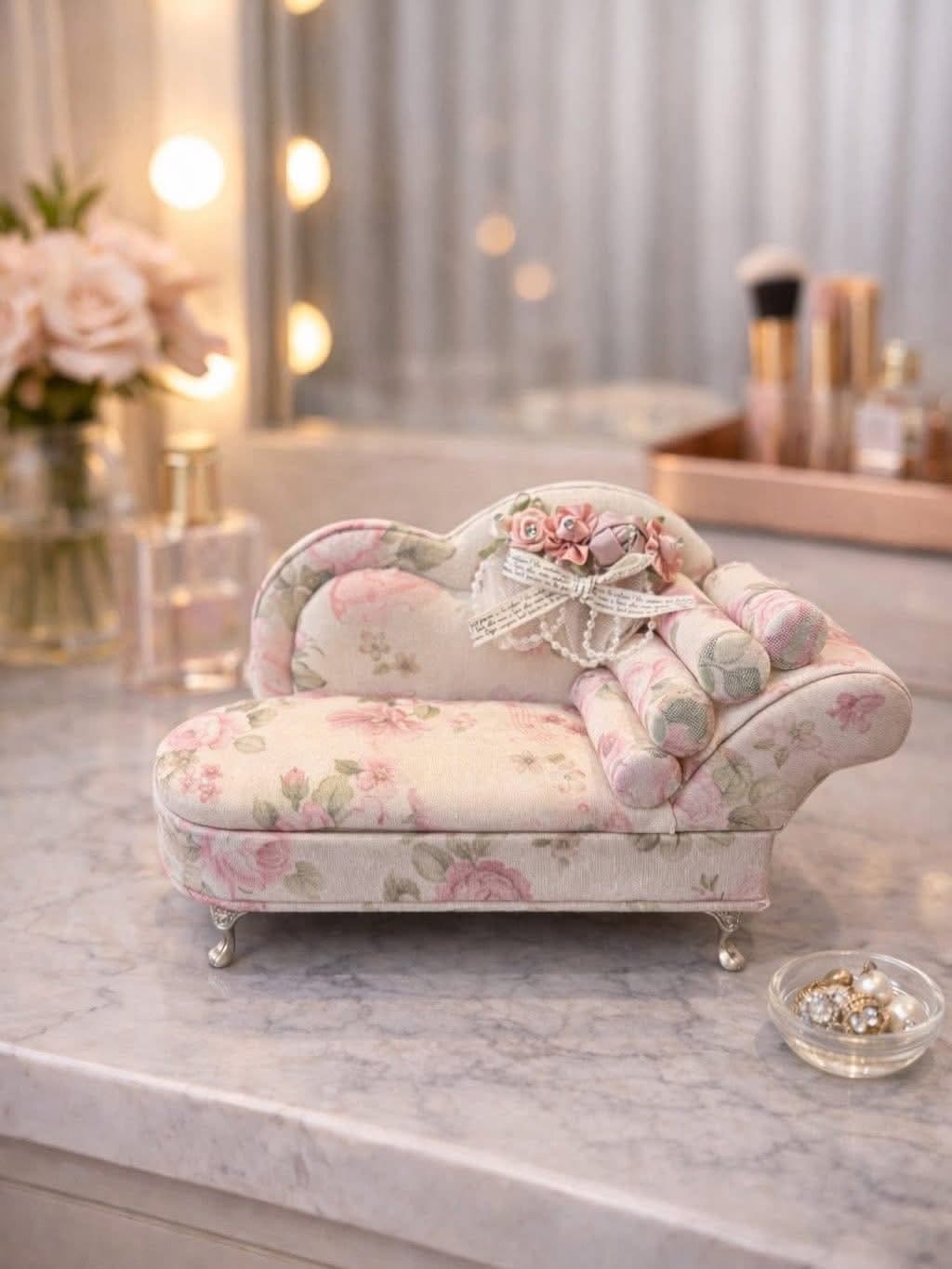 Porte-Bijoux Sofa Chic – Canapé Miniature en Textile (Beige)